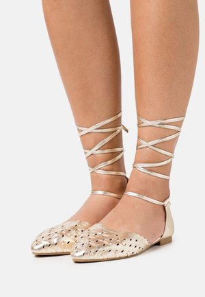 Ankle strap ballet pumps - oro
