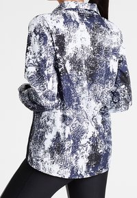 Under Armour Běžecká bunda - black