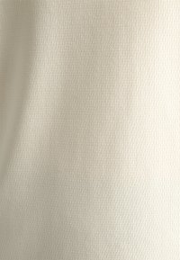 Unselected, pixel lemon-white reflective