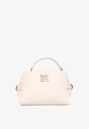 Piccola borsa in pelle color crema con manico superiore, logo dorato "ER" e chiusure laterali dorate, su sfondo bianco.