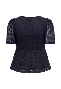 Blouse noire en dentelle à manches courtes bouffantes avec un ourlet festonné, présentant un motif floral délicat et une taille cintrée.