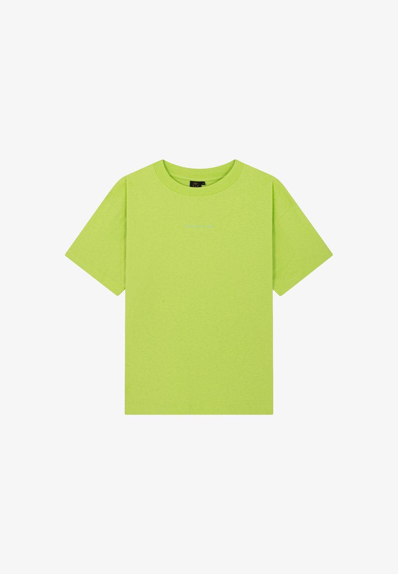 Neon groene katoenen T-shirt met een ronde hals en korte mouwen, voorzien van subtiele bedrukte tekst aan de voorkant. Glad textuur en klassieke vorm.