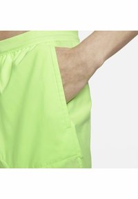 Nike Performance STRIDE SHORT - Calções desportivos - ghost green midnight navy midnight navy