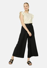 LolaLiza WIDE-LEG FLOWY - Auduma bikses - black