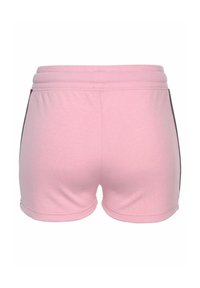 Roze katoenen shorts met een soepele textuur, voorzien van een zwarte zijaccent en een elastische tailleband. De achterkant toont een eenvoudig ontwerp.