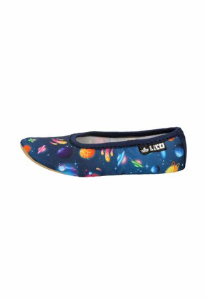 Blaue Stoff-Ballerinas mit einem Weltraum-Themenprint, der Planeten und Sterne zeigt. Niedrig geschnittenes Design mit runder Zehenpartie und flexibler Sohle.