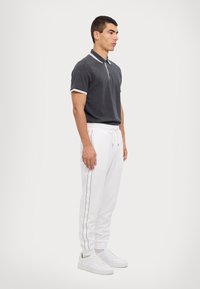 Michael Kors LOGO TAPE PANT - Träningsbyxor - white