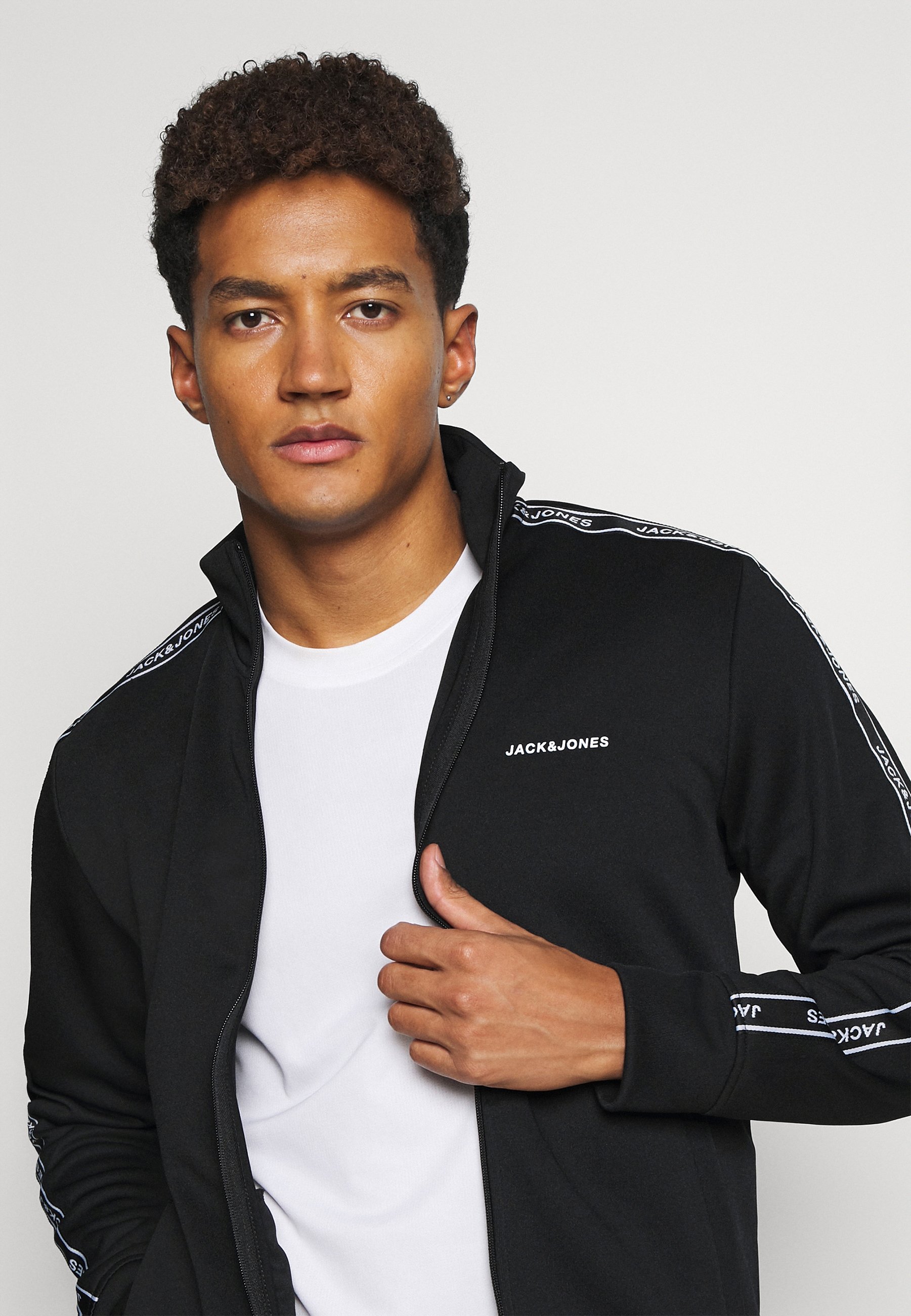 jack and jones track and trace