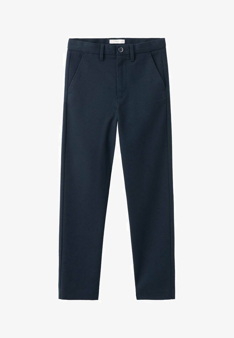 Tmavomodré na mieru šité nohavice s predným gombíkom, očkami na opasok a bočnými vreckami, zobrazené na bielom pozadí.