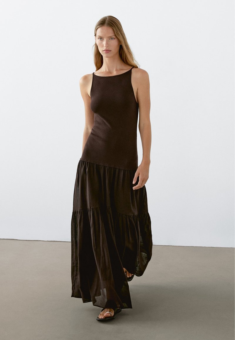 Massimo Dutti LONG STRAPPY HALTER NECK - Maxiklänning - brown