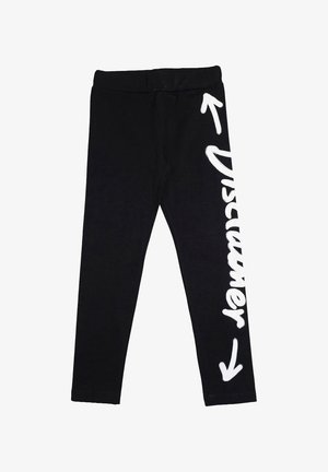 Leggings neri con testo bianco in stile graffiti "Disclaimer" e frecce che scorrono verticalmente lungo una gamba.