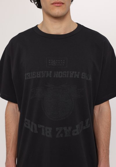 MM6 Maison Margiela Μπλουζάκι με στάμπα - washed black