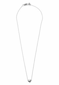 Collana in argento con un piccolo pendente a forma di cuore al centro. La catena è elegante, con una texture delicata e chiusura a moschettone.