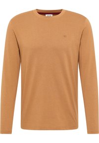 Langärmeliges T-Shirt in warmem Braun, aus weichem Stoff gefertigt. Verfügt über einen Rundhalsausschnitt und ein kleines Logodetail auf der Brust.