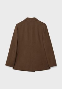 Manteau en mélange de laine brun avec un design structuré, un col à revers et des manches larges. Il se distingue par ses lignes épurées et un ourlet légèrement évasé à l'arrière.