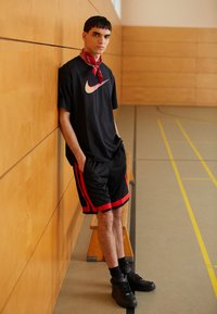 Nike Performance NBA CHICAGO BULLS CITY EDITION SHORT - Spordišortsid - black/university red