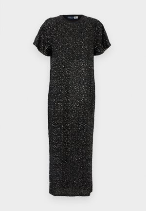 Czarna sukienka maxi ozdobiona cekinami, z krótkimi rękawami, okrągłym dekoltem i luźnym krojem. Teksturowana powierzchnia z błyszczącymi detalami na całej długości.