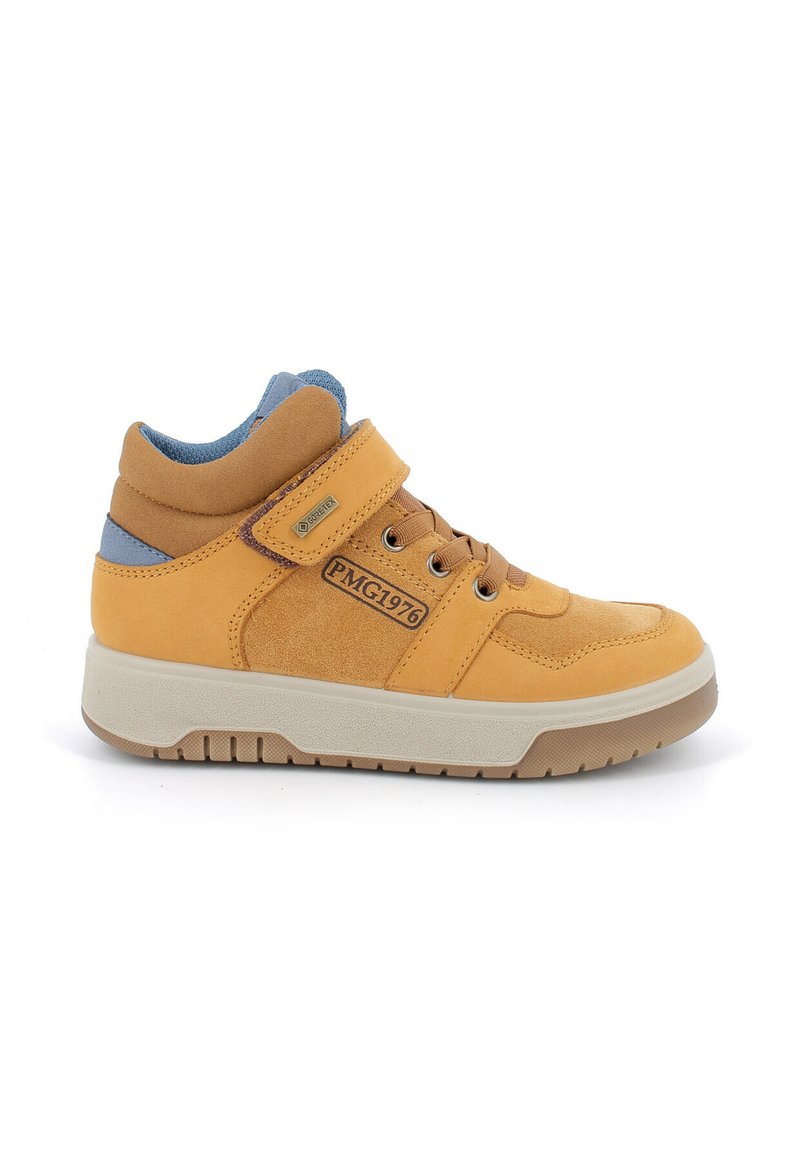 Sneakers alte in suede giallo con un colletto in tessuto blu. Presentano una fascia in Velcro e lacci marroni. Suola in gomma testurizzata.