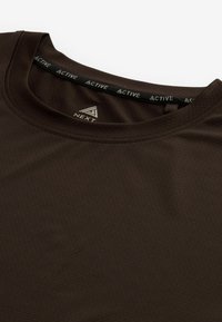 Next ACTIVE TEXTURED STANDARD - Jednoduché tričko - chocolate brown