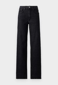 Jean noir taille haute, coupe droite, avec bouton et fermeture éclair à l'avant, et design à cinq poches sur un fond uni.