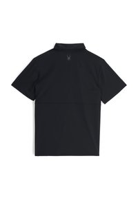 Maglietta nera a maniche corte con colletto, caratterizzata da una texture liscia e da un sottile logo di ragno sul retro, progettata per l'abbigliamento sportivo.
