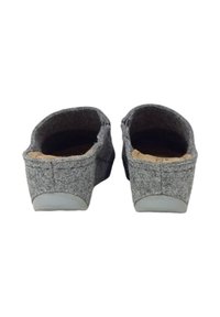 Zoccoli grigi con retro arrotondato, parte superiore testurizzata, soletta in sughero e suole in gomma bianca a contrasto. Nessun accessorio o motivo visibile.