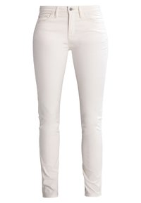 Jeans skinny in denim bianco con una texture liscia, design a cinque tasche e chiusura con bottone in vita.