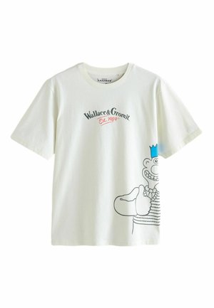 Balta medvilninė marškinėliai su grafiniu piešiniu, vaizduojančiu personažą, rodantį „thumbs-up“ ženklą, su tekstu „Wallace & Gromit“ ir mėlynais karūnos akcentais.