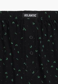Czarne bawełniane bokserki z zielonym wzorem liści, elastycznym pasem, metką z napisem "ATLANTIC" i detalem w postaci guzika z przodu.