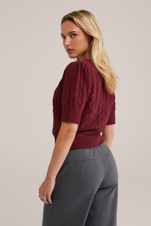 Stickad tröja - burgundy red