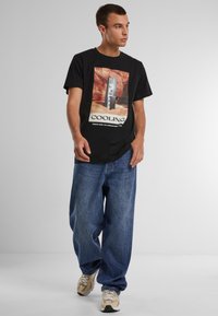 Mister Tee Triko s potiskem - black