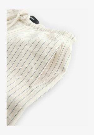 Shorts en tissu rayé beige clair avec une taille élastique et un cordon de serrage. Comprend des poches latérales et de délicates rayures fines.