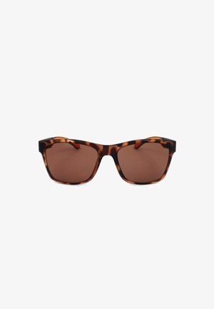 Occhiali da sole rettangolari con lenti color marrone e montatura con motivo tartarugato, mostrati su uno sfondo bianco.