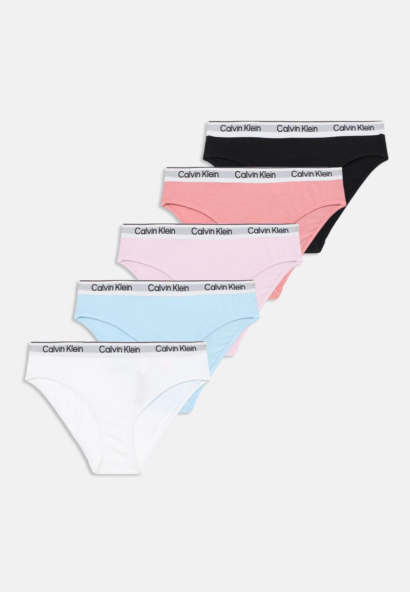 Calvin Klein Unterwäsche-Set in Schwarz, Pink, Hellpink, Blau und Weiß. Baumwollmischmaterial mit elastischen Taillenbändern mit Logo. Klassischer Briefschnitt.
