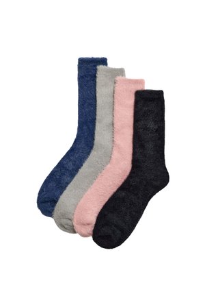 Cuatro pares de calcetines de peluche en azul oscuro, gris, rosa claro y negro, con una textura suave y peluda y un diseño de longitud de tripulación.
