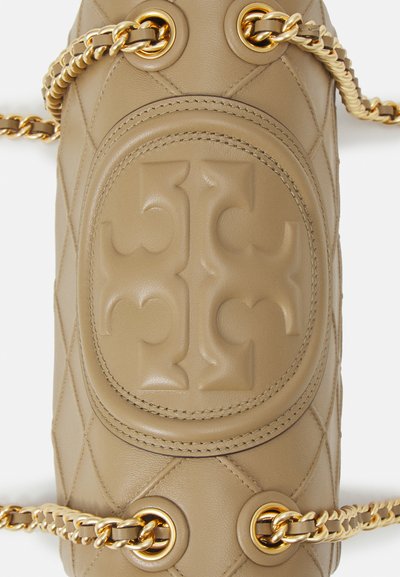 Tory Burch FLEMING SOFT SMALL CONVERTIBLE SHOULDER - Skuldertasker - pebblestone