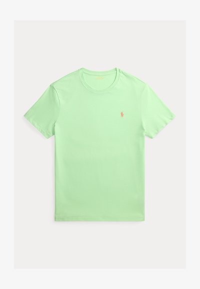 Ljusgrön bomulls-t-shirt med rund halsringning och korta ärmar. Har en liten orange logotyp på vänster bröst. Slät textur.