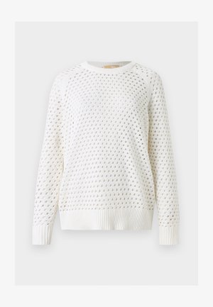 Pull en maille blanc avec un col rond et des manches longues, présentant un motif de trous ajourés en forme de losange sur l'ensemble.