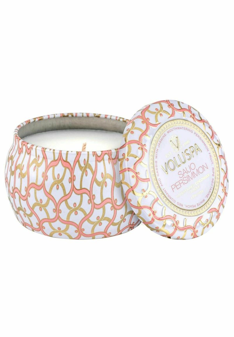 Voluspa - VOLUSPA DECORATIVE TIN CANDLE SAIJO PERSIMMON 113G - Duftlys - transparent, Forstør