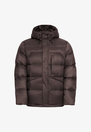 Giacca a vento marrone con cappuccio, caratterizzata da sezioni trapuntate, zip frontale e tasca sul petto. Tessuto liscio e lucido con dettagli a cordoncino.