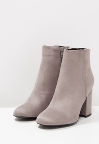 ONLY SHOES Botki na obcasie