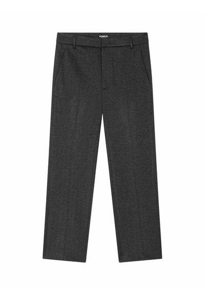 Pantalons gris sur mesure avec une coupe droite, fabriqués dans un tissu texturé, présentant un devant plat, des passants de ceinture et des poches latérales.