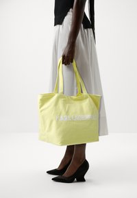 KARL LAGERFELD Shopping bag - mimosa