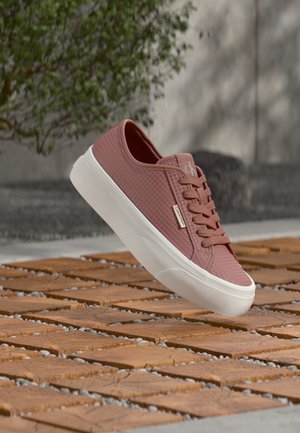 LACE UP - Treniņu apavi - blush