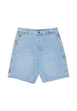 Shorts en jean bleu clair à coupe décontractée, avec poches avant, une poche latérale unique et passants de ceinture standards.