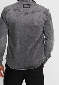 Tigha Overhemd - black