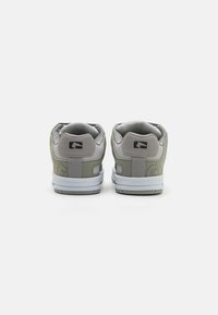 Globe TILT - Skeittikengät - triple grey