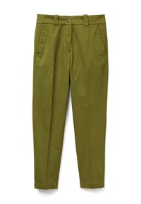 Pantaloni in cotone verde oliva con due tasche frontali, chiusura con bottone e vestibilità tapered. Presenta cuciture pulite e una finitura liscia e opaca.