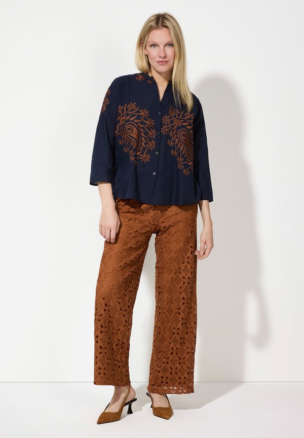 STICKEREI - Hemdbluse