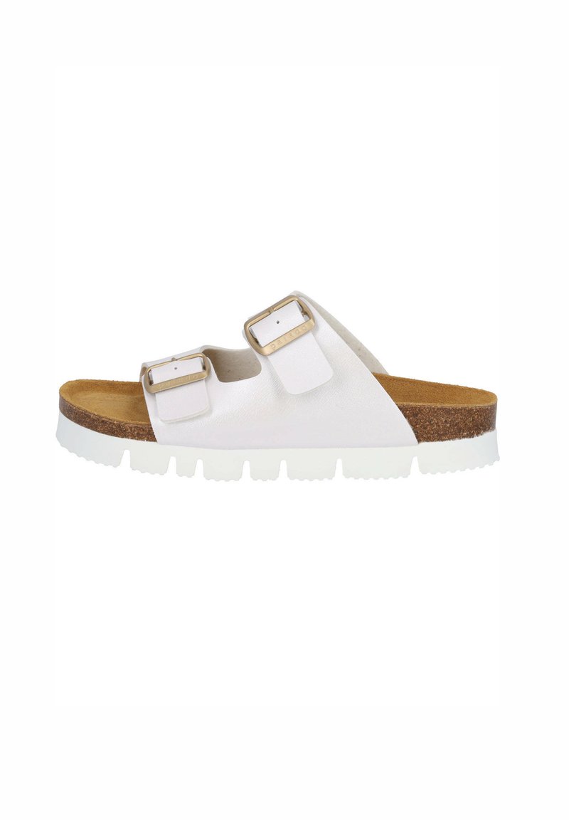 Weiße Rutsch-Sandalen mit zwei verstellbaren Riemen, metallischen Schnallen und einem Korkfußbett. Die Sohle hat eine strukturierte, weiße Gummisohle.